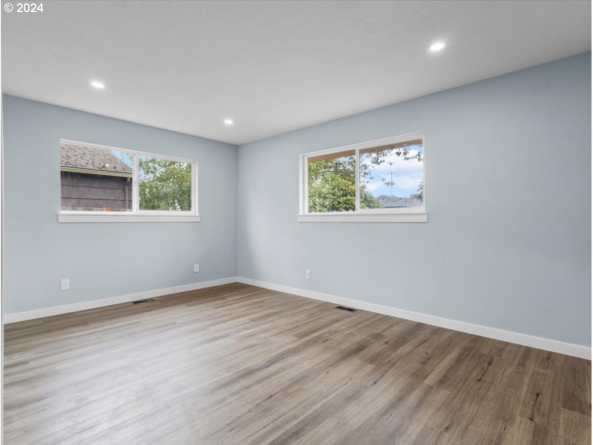 6405 Southeast Reedway Street Portland, OR 97206 - Photo 10 of 33 Gallery Image 10