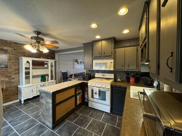 $119,900 | 450 7th St Court East, Milan, IL 61264