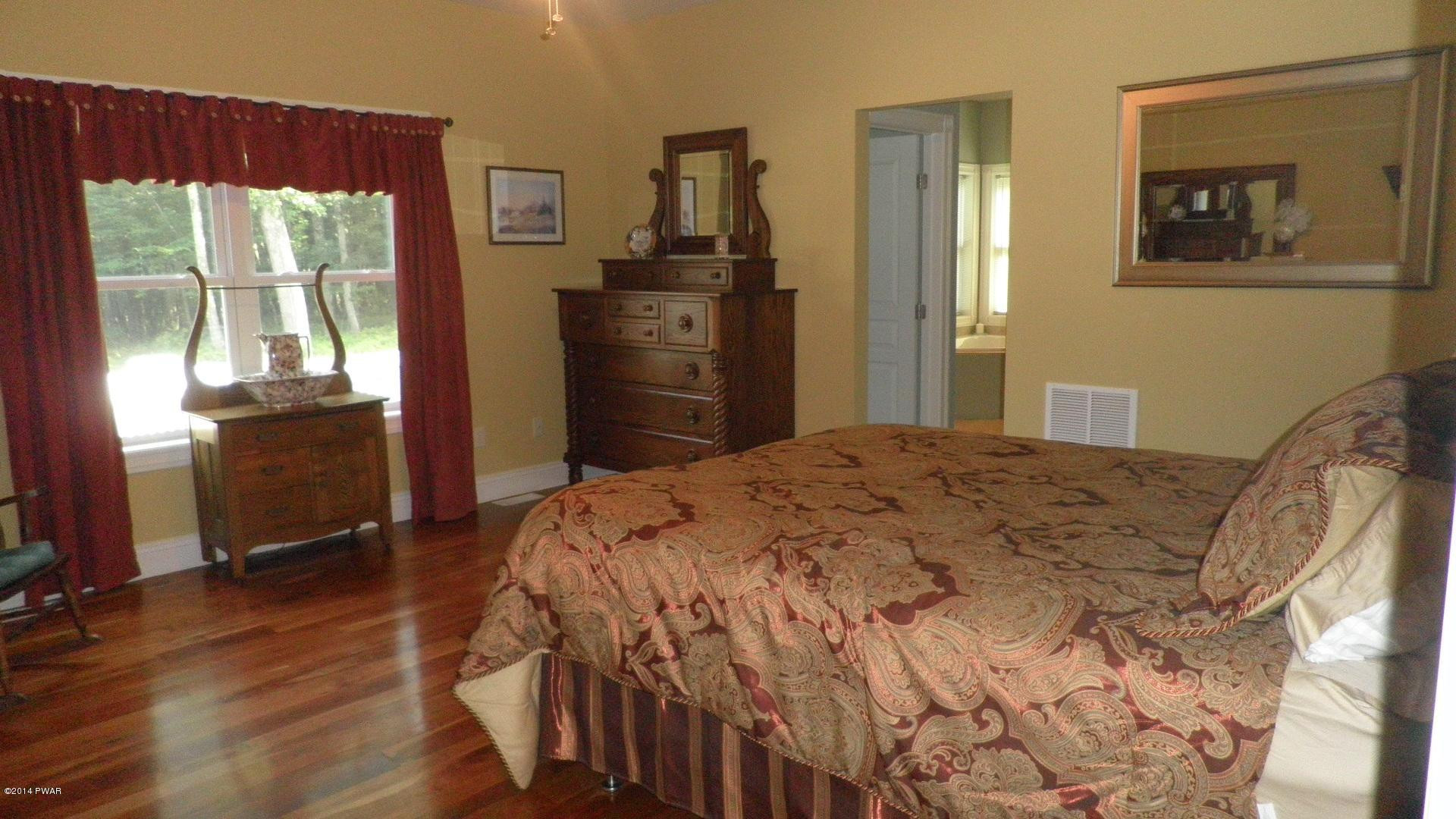 175 Meadow Ridge Acres Road Dingmans Ferry, PA 18328 - Photo 23 of 46 Gallery Image 23
