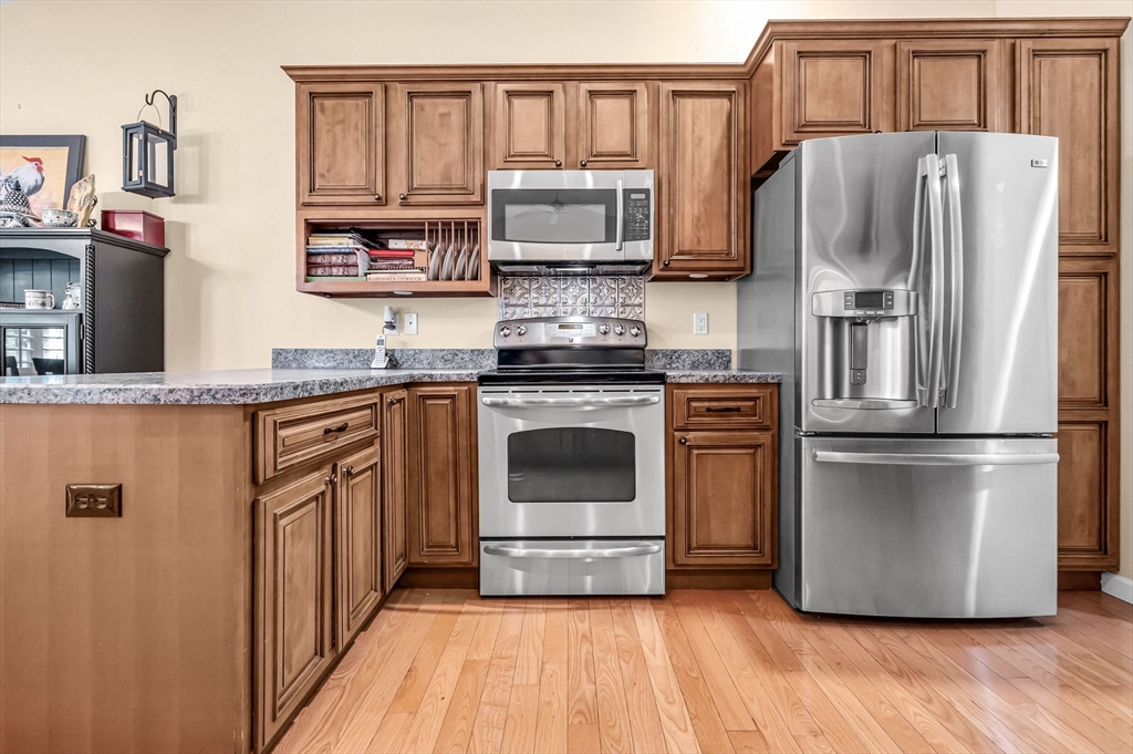 81 Oakhill Circle, Unit 81 Chicopee, MA 01020 - Photo 11 of 34