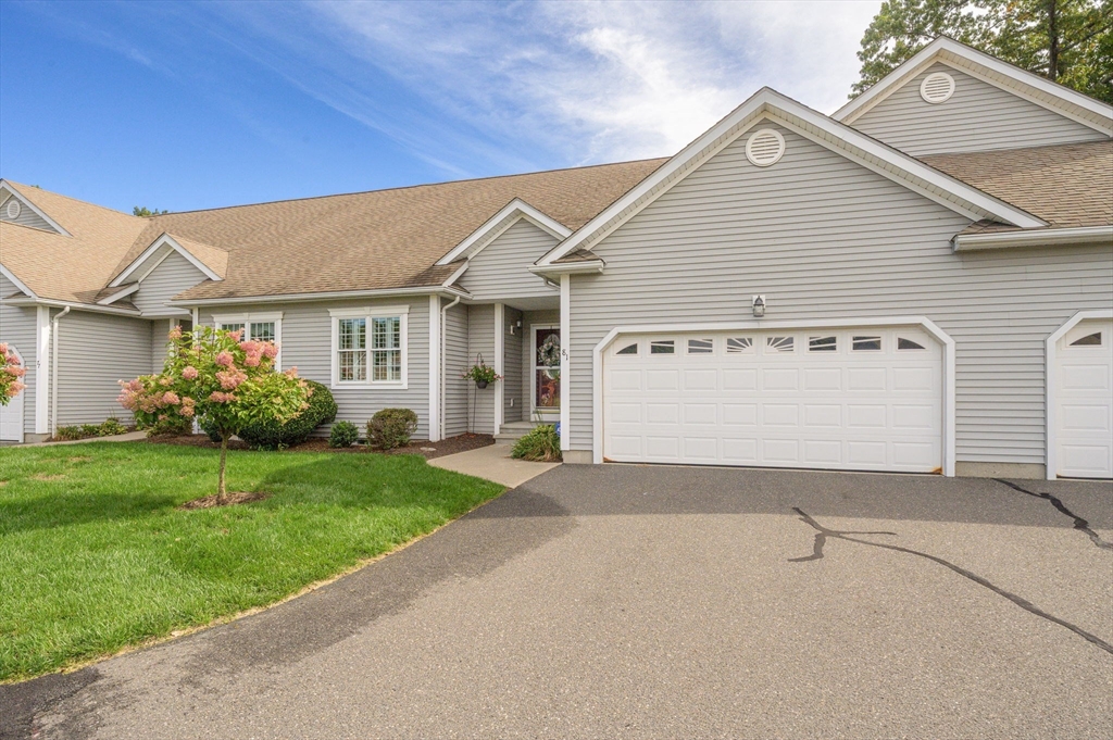 81 Oakhill Circle, Unit 81 Chicopee, MA 01020 - Photo 2 of 34