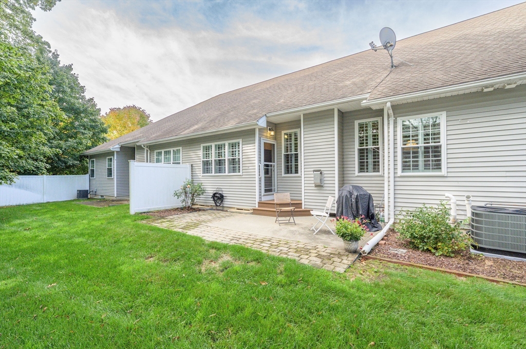 81 Oakhill Circle, Unit 81 Chicopee, MA 01020 - Photo 30 of 34