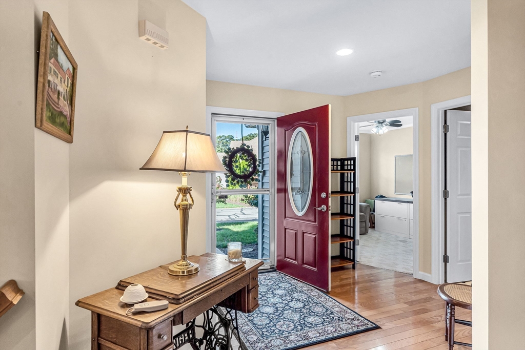 81 Oakhill Circle, Unit 81 Chicopee, MA 01020 - Photo 3 of 34