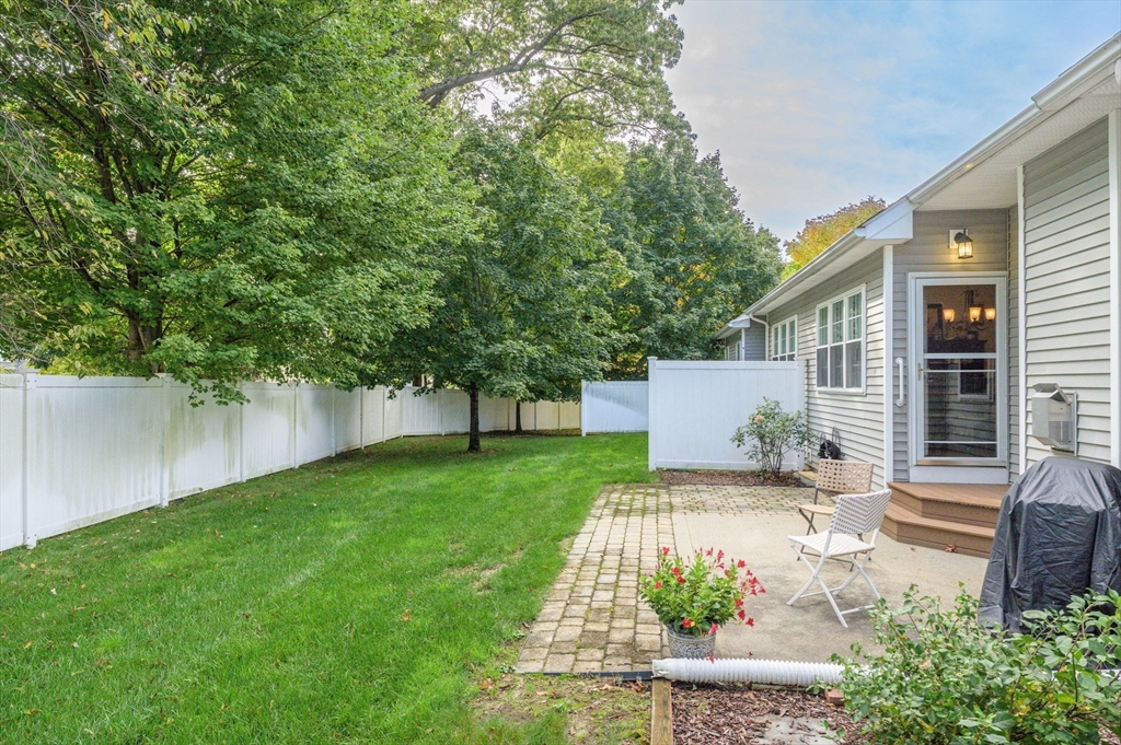 81 Oakhill Circle, Unit 81 Chicopee, MA 01020 - Photo 31 of 34