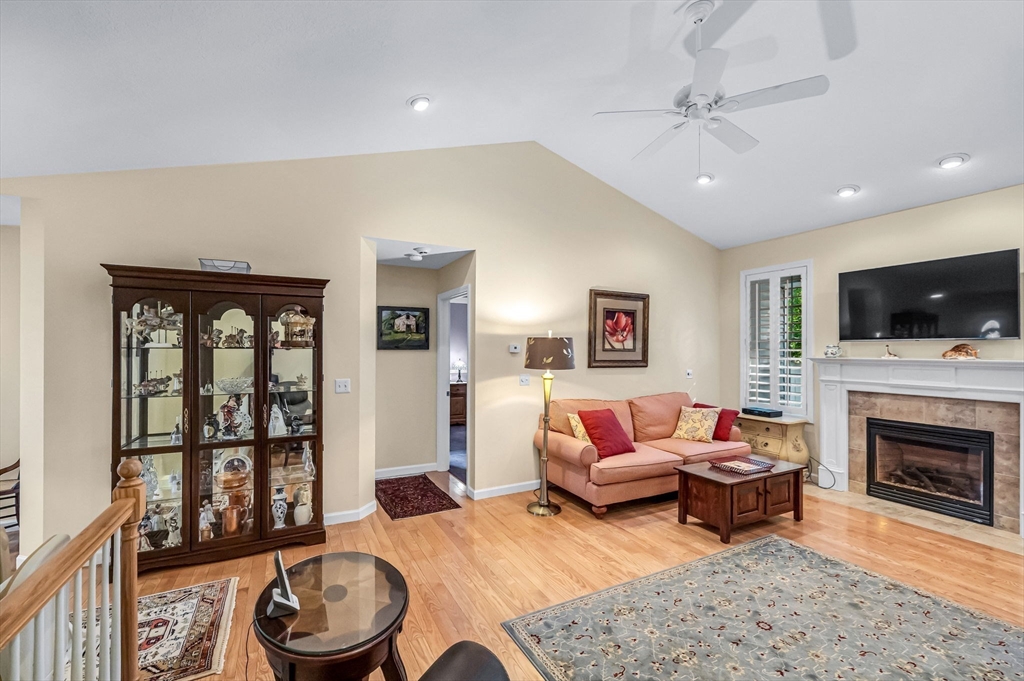 81 Oakhill Circle, Unit 81 Chicopee, MA 01020 - Photo 5 of 34