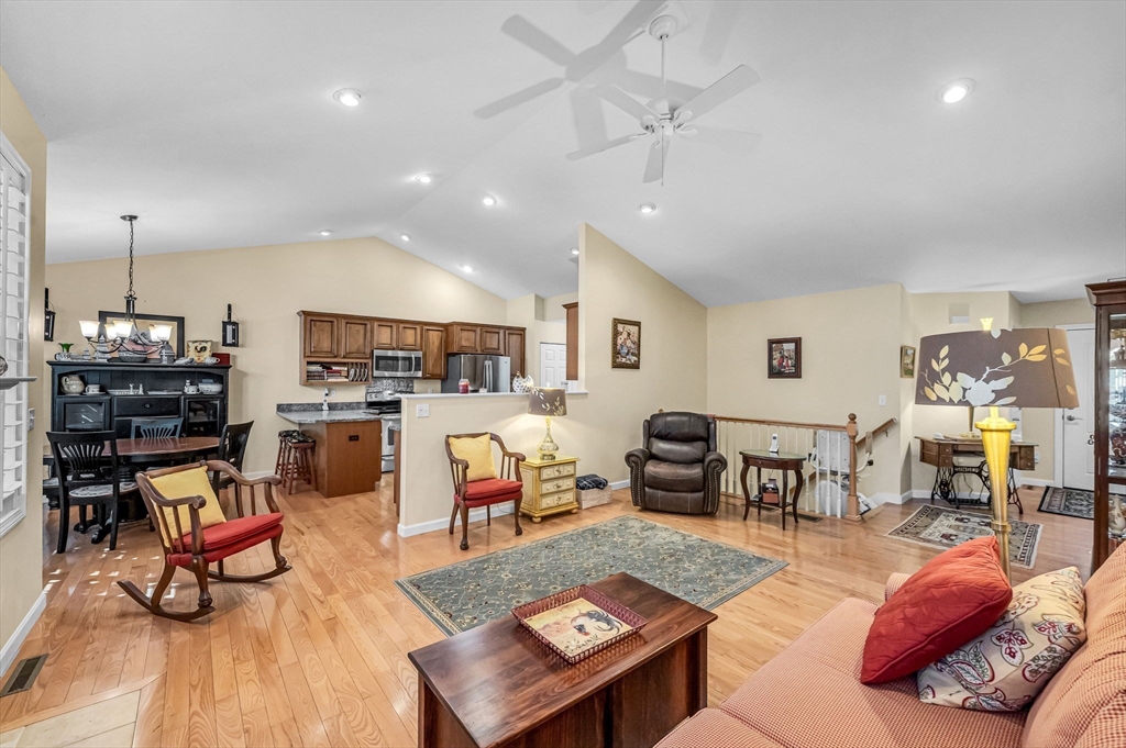 81 Oakhill Circle, Unit 81 Chicopee, MA 01020 - Photo 6 of 34