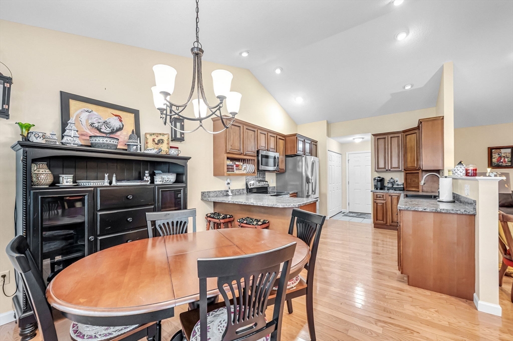 81 Oakhill Circle, Unit 81 Chicopee, MA 01020 - Photo 9 of 34