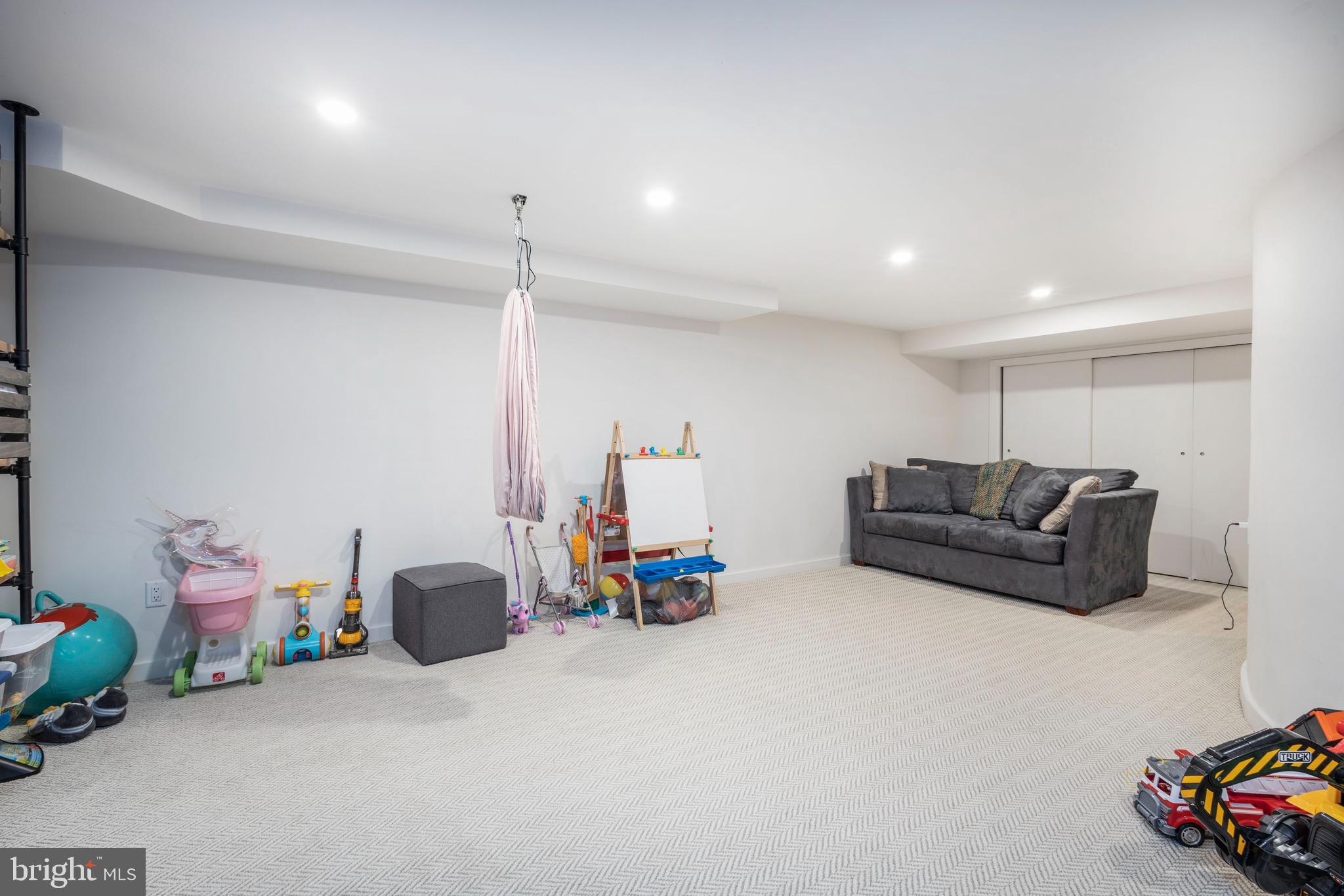 283 Locust Street Philadelphia, PA 19106 - Photo 29 of 33