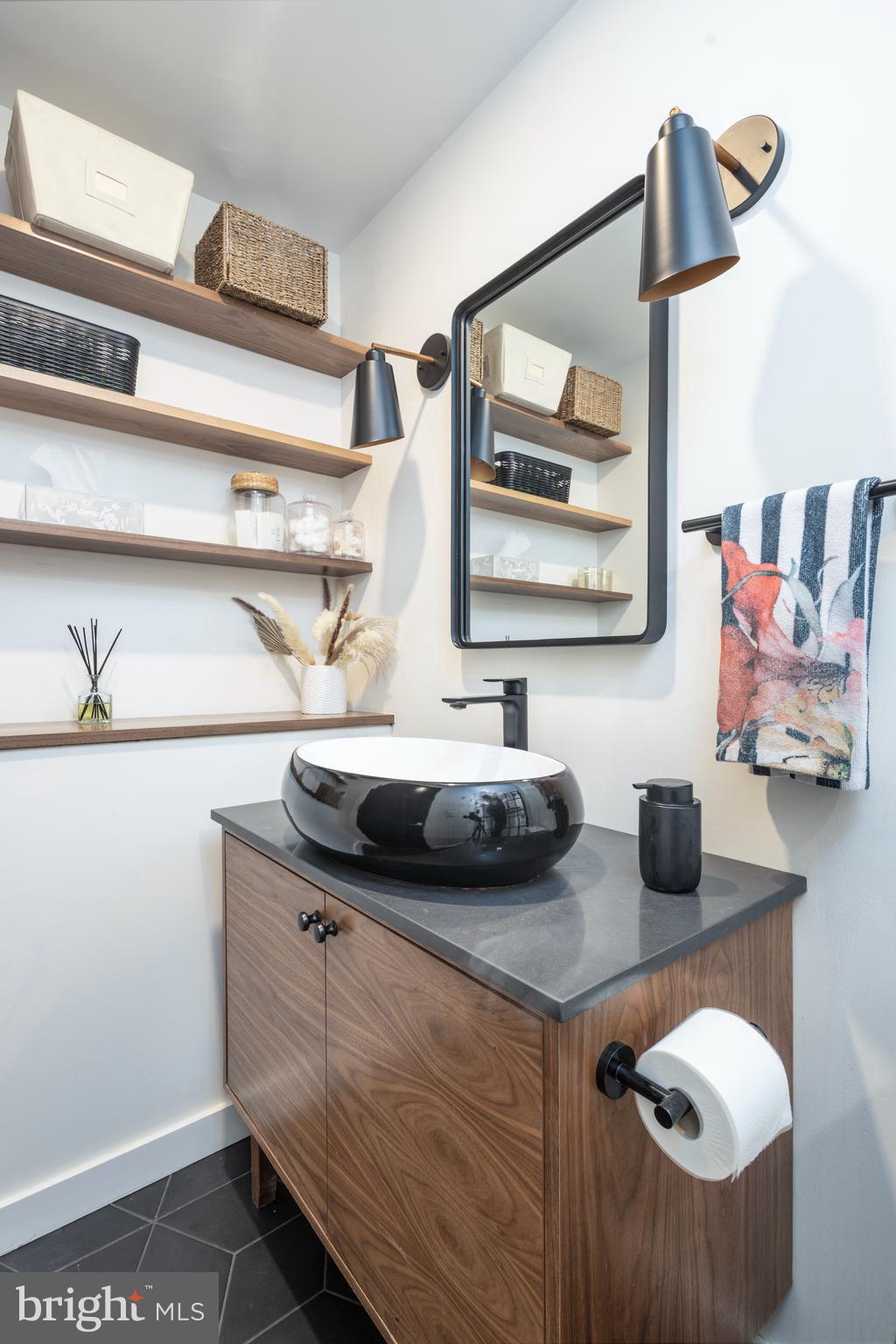 283 Locust Street Philadelphia, PA 19106 - Photo 7 of 33