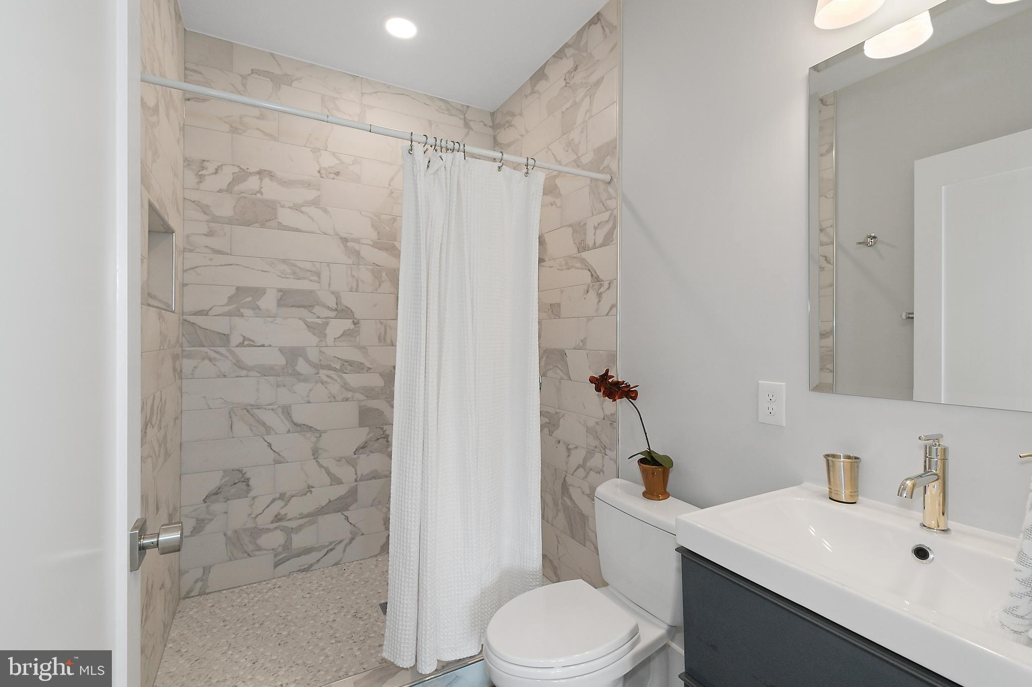 8010 Bainbridge Road Alexandria, VA 22308 - Photo 27 of 53 Main level en-suite br