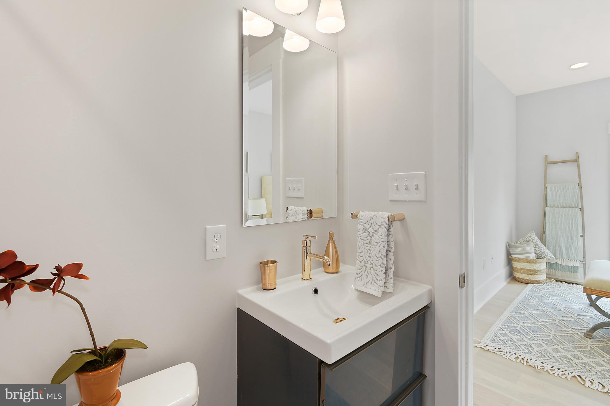 8010 Bainbridge Road Alexandria, VA 22308 - Photo 28 of 53 Main level en-suite br