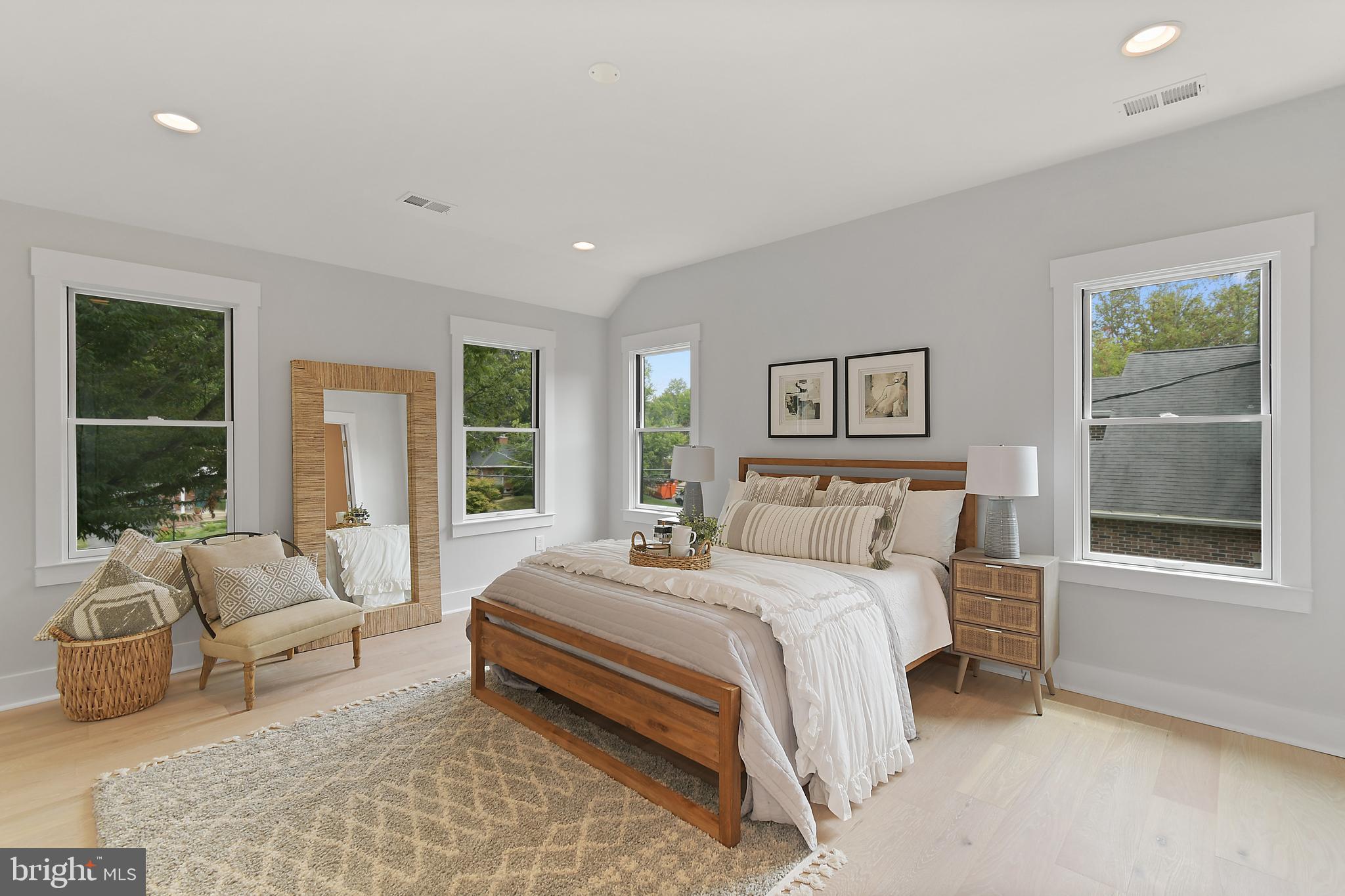 8010 Bainbridge Road Alexandria, VA 22308 - Photo 32 of 53 Primary en-suite