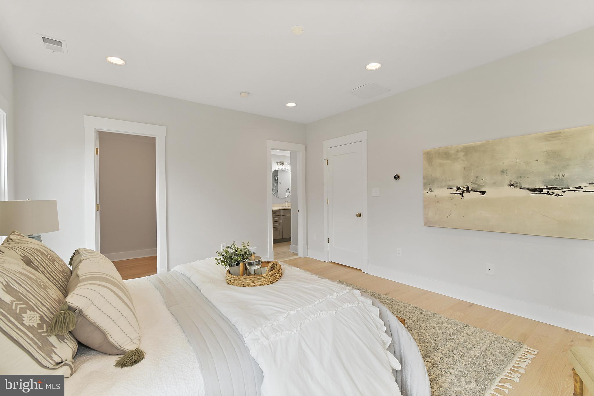 8010 Bainbridge Road Alexandria, VA 22308 - Photo 33 of 53 Primary en-suite