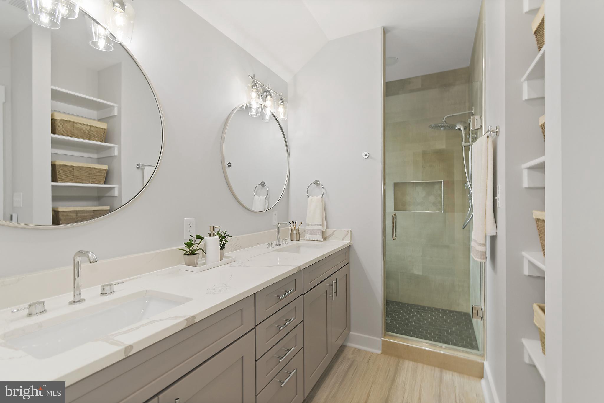 8010 Bainbridge Road Alexandria, VA 22308 - Photo 35 of 53 Primary en-suite