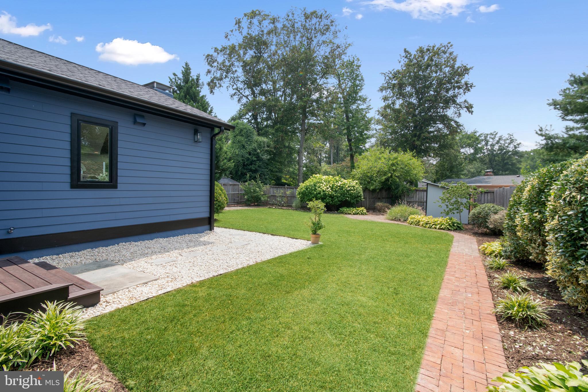 8010 Bainbridge Road Alexandria, VA 22308 - Photo 45 of 53 Side walk way