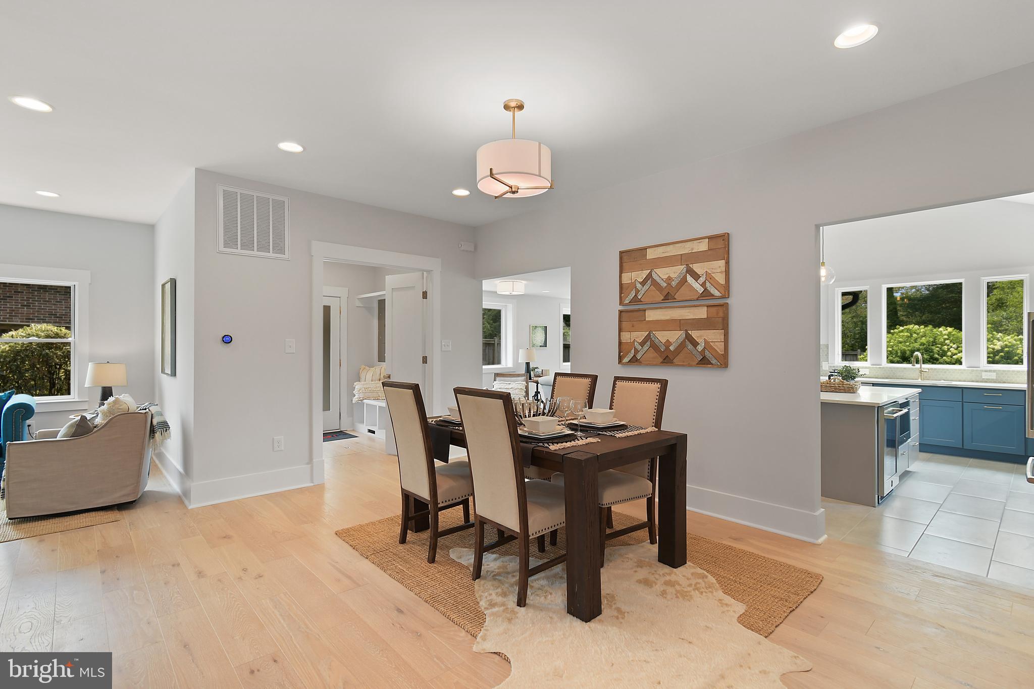 8010 Bainbridge Road Alexandria, VA 22308 - Photo 9 of 53 Dining area