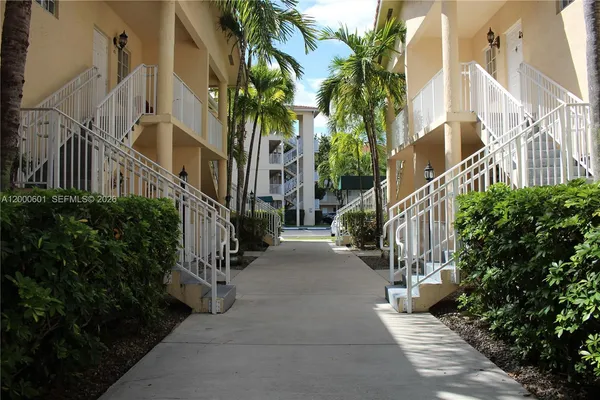 $2,600 | 6962 Northwest 179th Street, Unit 2066, Hialeah, FL 33015