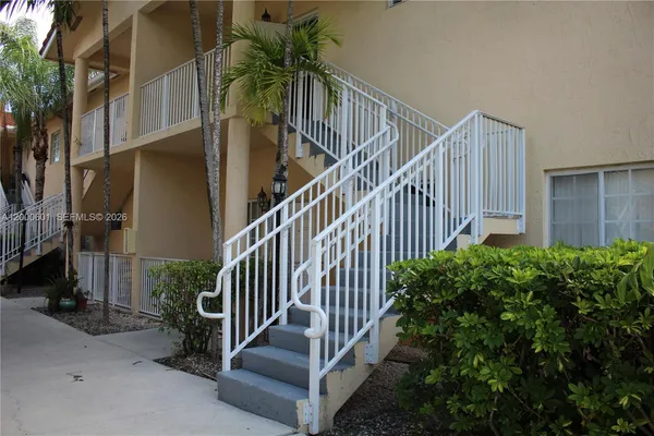 a view of entryway with a house