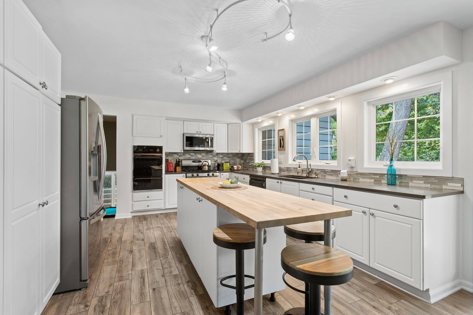 21 East Hillside Road Naperville, IL 60540 - Photo 5 of 28 Gallery Image 5