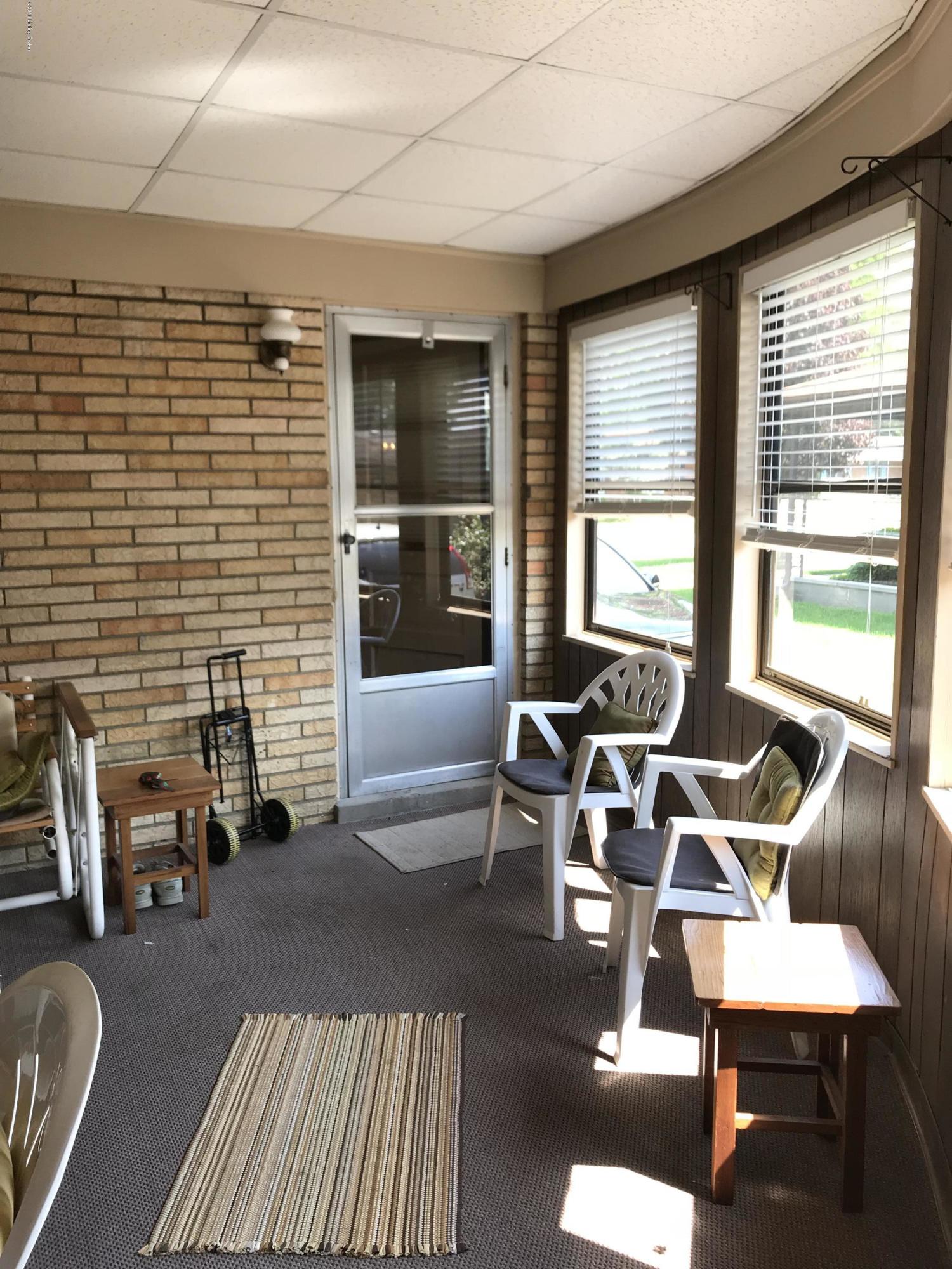 3432 Janell Road Louisville, KY 40216 - Photo 12 of 31 sunroom