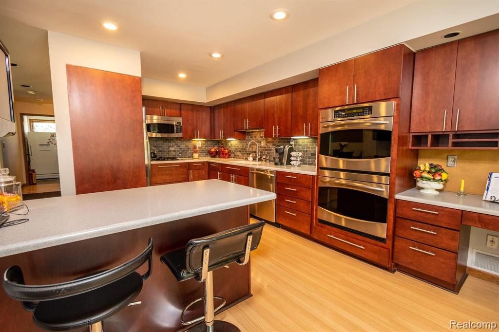 28005 Inkster Road Farmington Hills, MI 48334 - Photo 15 of 60 Gallery Image 15