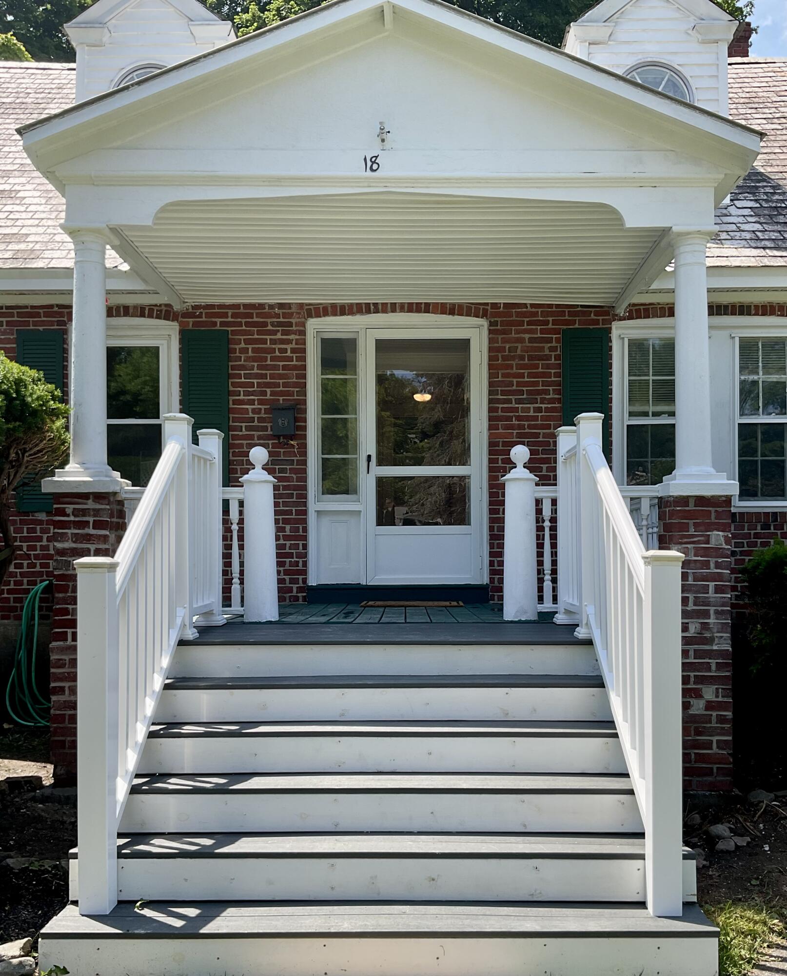 18 Valley Road Bath, ME 04530 - Photo 3 of 41 INVITING ENTRANCE