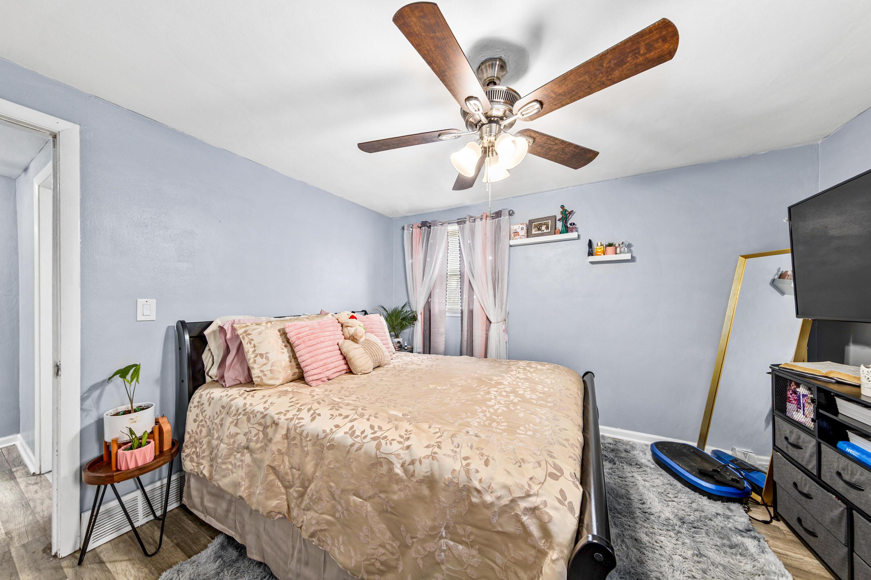 8306 West Ruby Avenue Milwaukee, WI 53218 - Photo 13 of 27 Bedroom 1