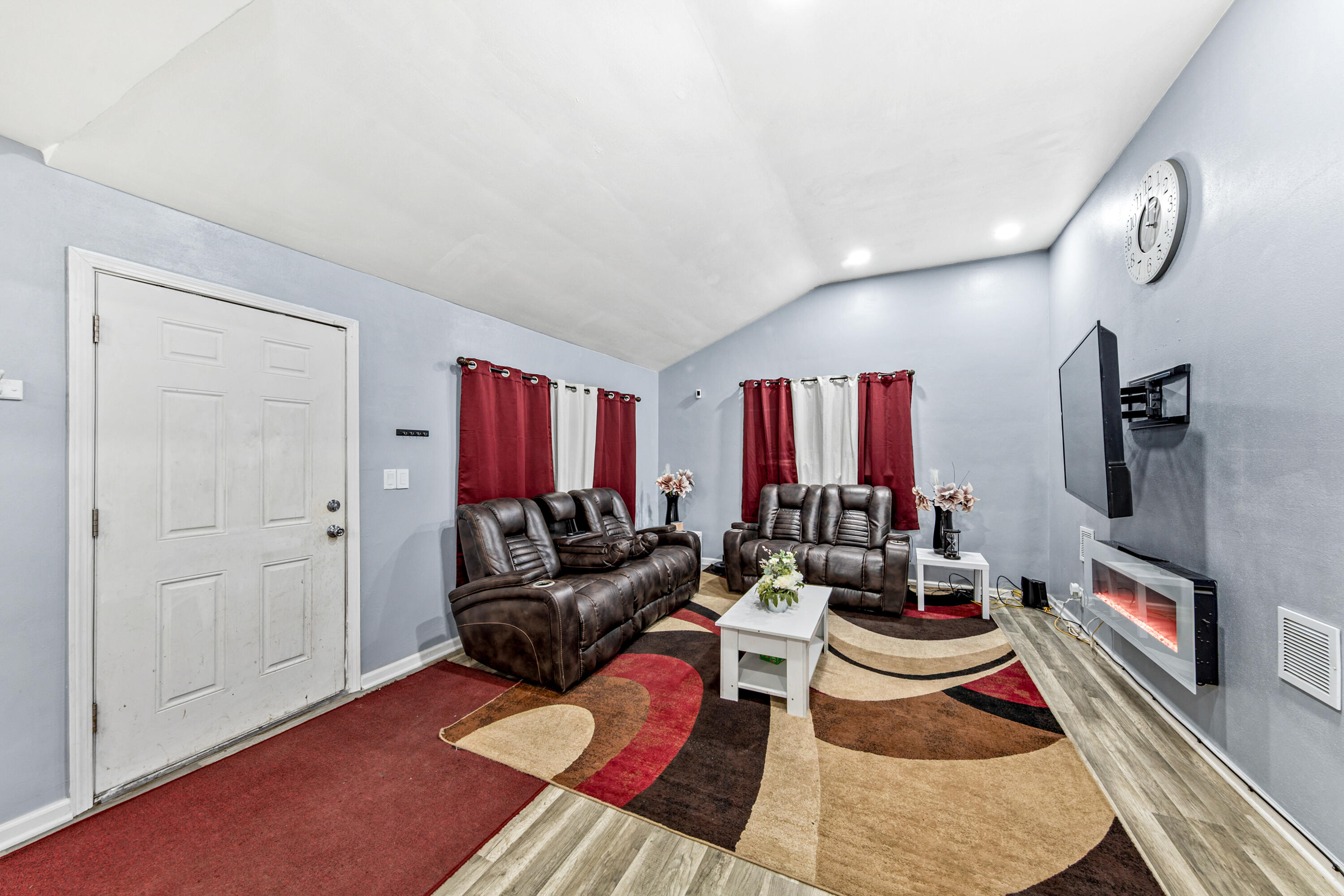 8306 West Ruby Avenue Milwaukee, WI 53218 - Photo 4 of 27 Living Room