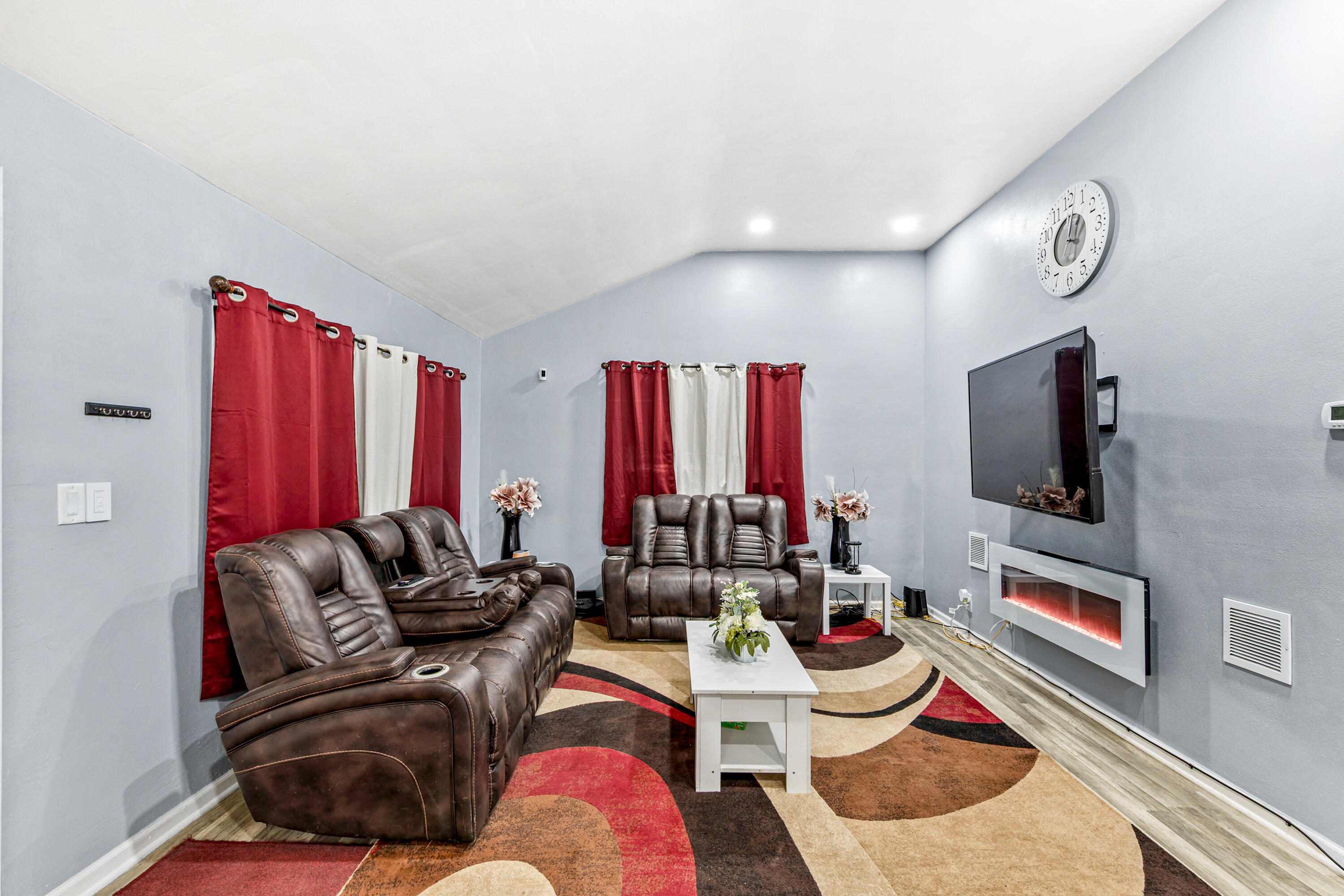 8306 West Ruby Avenue Milwaukee, WI 53218 - Photo 5 of 27 Living Room