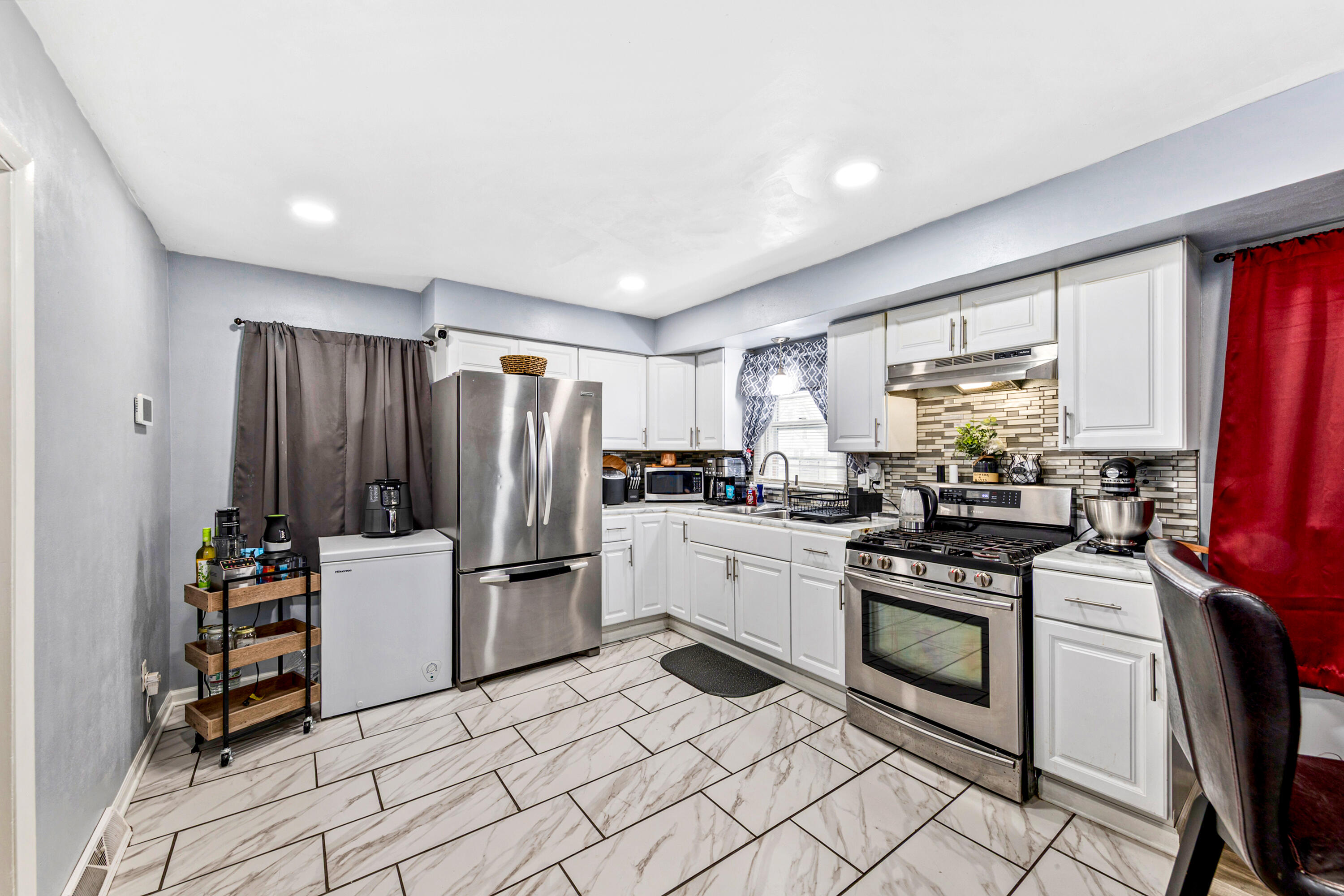 8306 West Ruby Avenue Milwaukee, WI 53218 - Photo 9 of 27 Kitchen