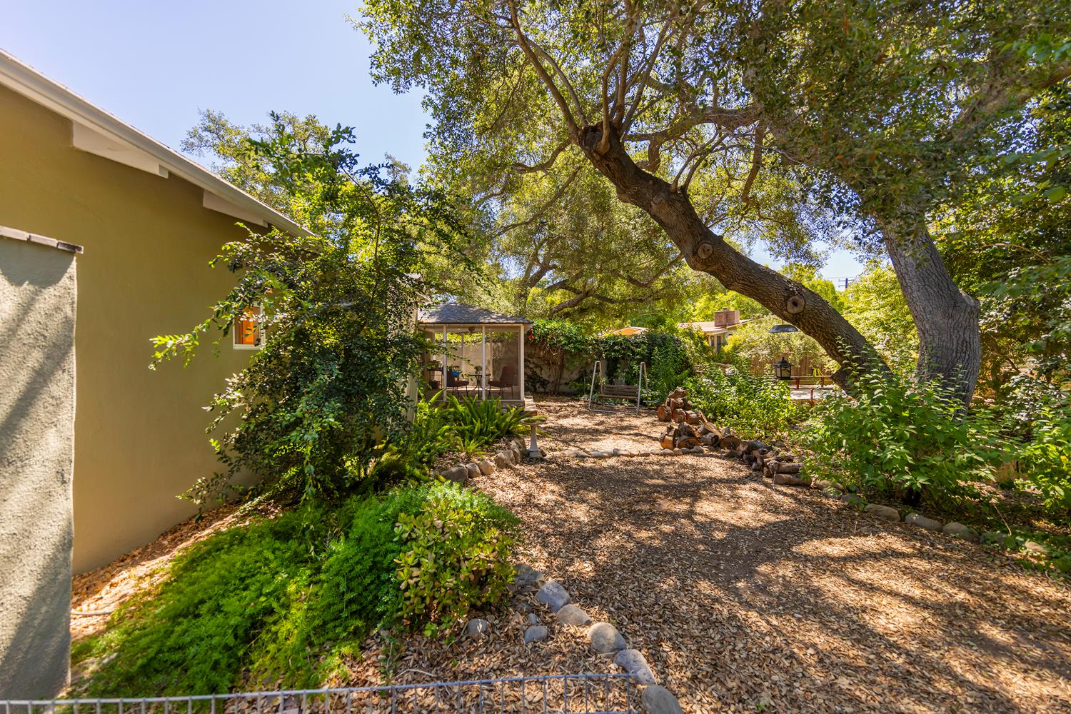 840 Fairview Road Ojai, CA 93023 - Photo 25 of 30 a backyard of a house with lots of green space