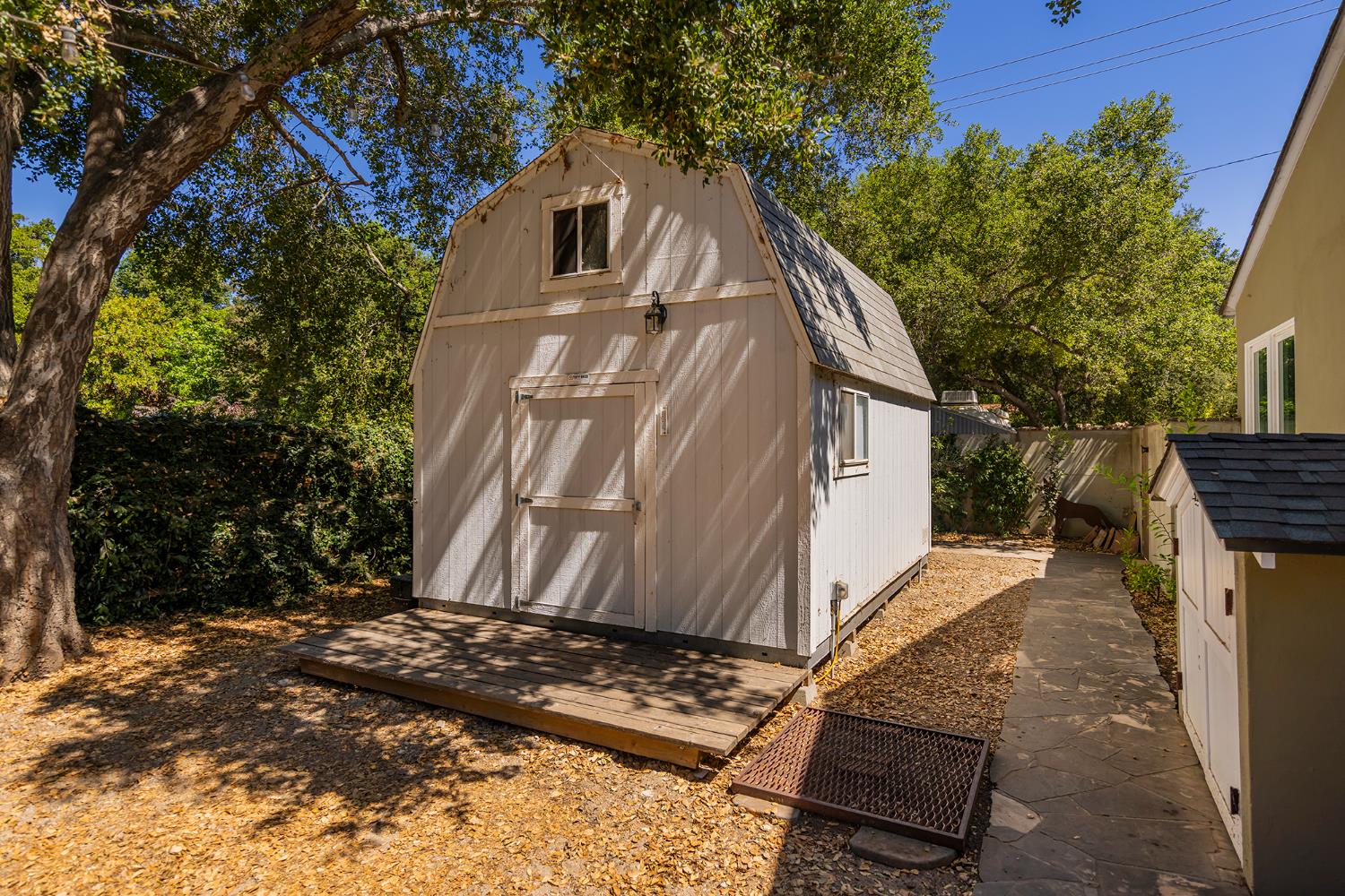 840 Fairview Road Ojai, CA 93023 - Photo 29 of 30 a view of a back yard of the house