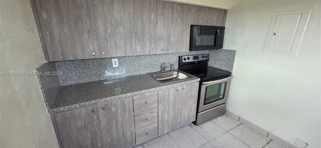 $2,300 | 664 West 29th Street, Unit 6, Hialeah, FL 33012