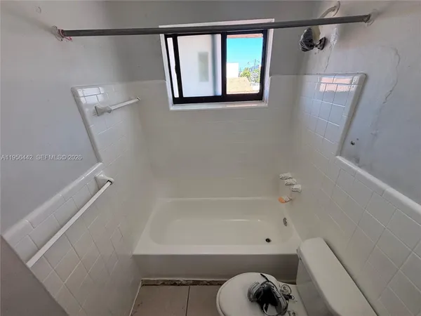 $2,000 | 654 West 29th Street, Unit 6, Hialeah, FL 33012