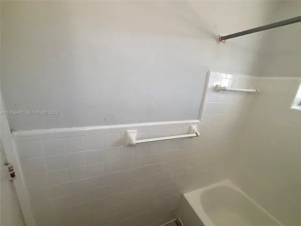 $2,000 | 654 West 29th Street, Unit 6, Hialeah, FL 33012
