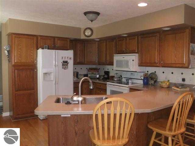 4625 Wyatt Road Traverse City, MI 49684 - Photo 6 of 22 1737005-5.JPG