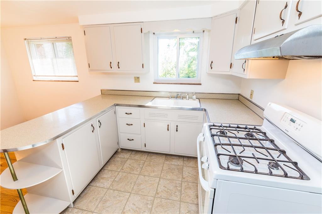 6392 Saltsburg Road Pittsburgh, PA 15235 - Photo 8 of 24 Kitchen. Gas Stove.