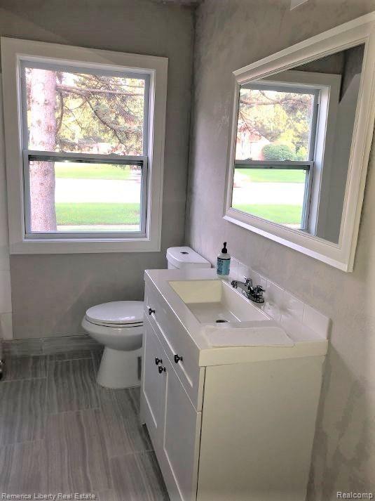 14541 Merriman Road Livonia, MI 48154 - Photo 11 of 16 Full Bath