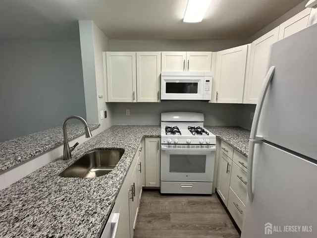 $1,895 | 610 Edpas Road, New Brunswick, NJ 08901