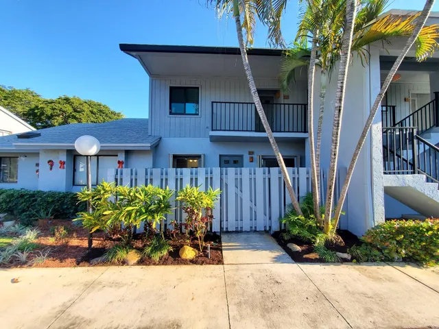 $2,000 | 2445 Southwest 22nd Avenue, Unit 1020, Delray Beach, FL 33445