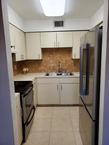 $2,000 | 2445 Southwest 22nd Avenue, Unit 1020, Delray Beach, FL 33445