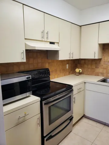 $2,000 | 2445 Southwest 22nd Avenue, Unit 1020, Delray Beach, FL 33445