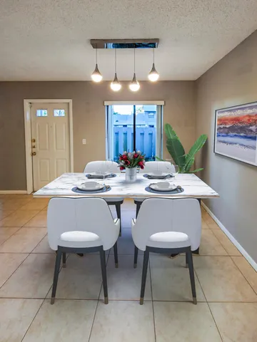 $2,000 | 2445 Southwest 22nd Avenue, Unit 1020, Delray Beach, FL 33445