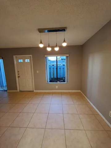 $2,000 | 2445 Southwest 22nd Avenue, Unit 1020, Delray Beach, FL 33445