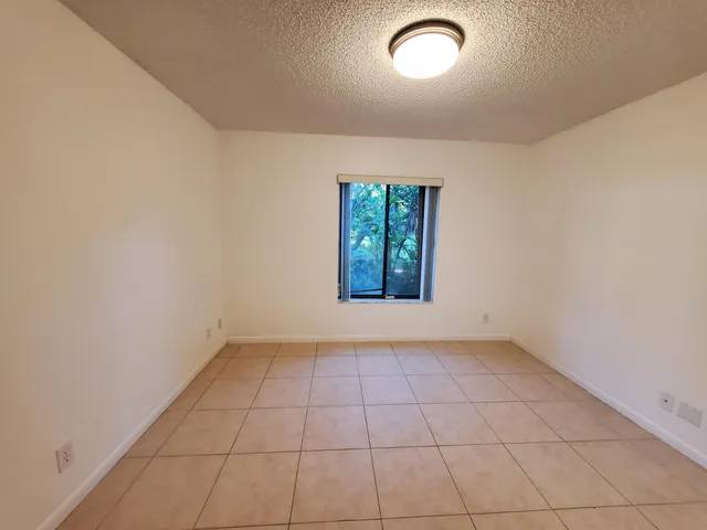 $2,000 | 2445 Southwest 22nd Avenue, Unit 1020, Delray Beach, FL 33445
