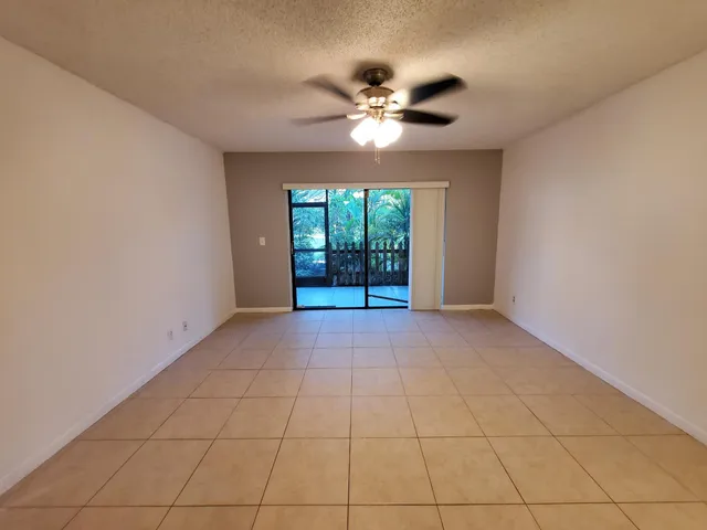 $2,000 | 2445 Southwest 22nd Avenue, Unit 1020, Delray Beach, FL 33445