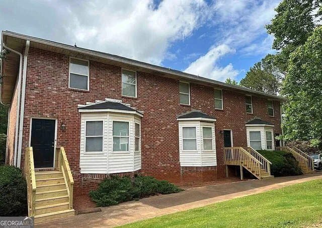 $2,200 | 1850 Cedar Shoals Drive, Unit C3, Athens, GA 30605