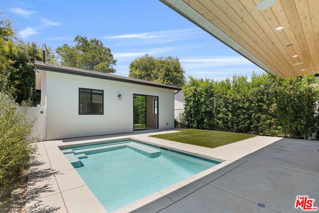 4647 Morse Avenue Sherman Oaks, CA 91423 - Photo 17 of 47 a view of a backyard with plants and a patio