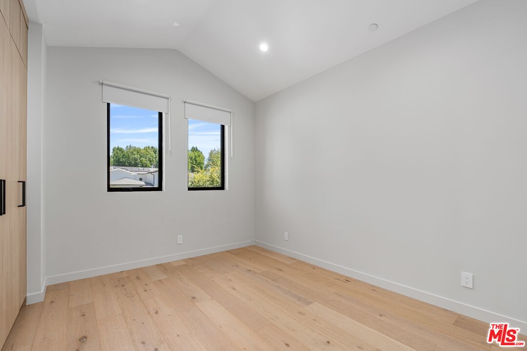 4647 Morse Avenue Sherman Oaks, CA 91423 - Photo 39 of 47 an empty room with windows