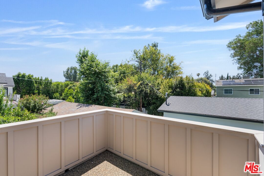 4647 Morse Avenue Sherman Oaks, CA 91423 - Photo 47 of 47 a view of a terrace